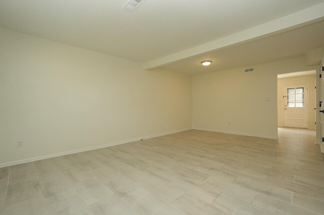 Building Photo - 8807 Hunter Ridge Dr