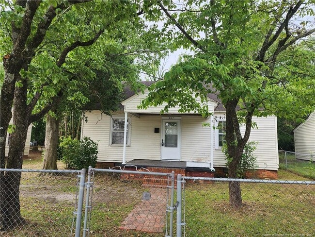 Building Photo - 507 Edward St
