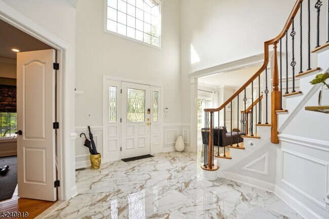 Building Photo - 22 Forest Hill Dr