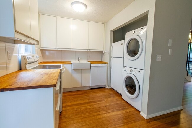 Building Photo - becju03