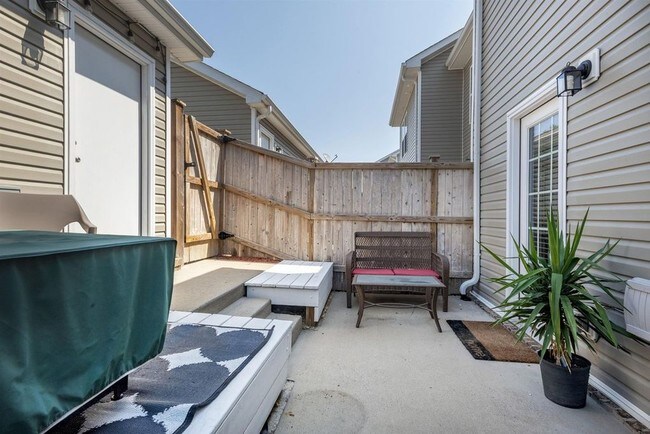 Building Photo - 2040 Hickory Brook Dr