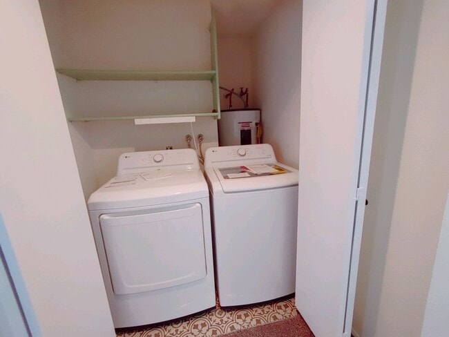 Building Photo - 3 bed 2 bath townhouse in Winslow Park!