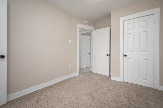 Building Photo - Newly Renovated 3 Bedroom in Charming Balt...
