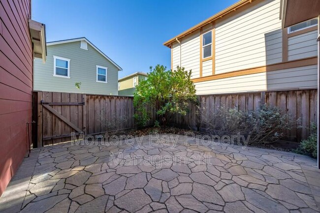 Building Photo - 3008 Lighthouse Ln