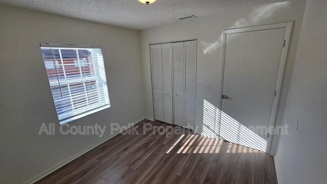 Building Photo - 915 Ariana St