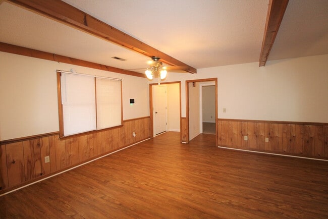 Building Photo - 60 Crowndale Ct