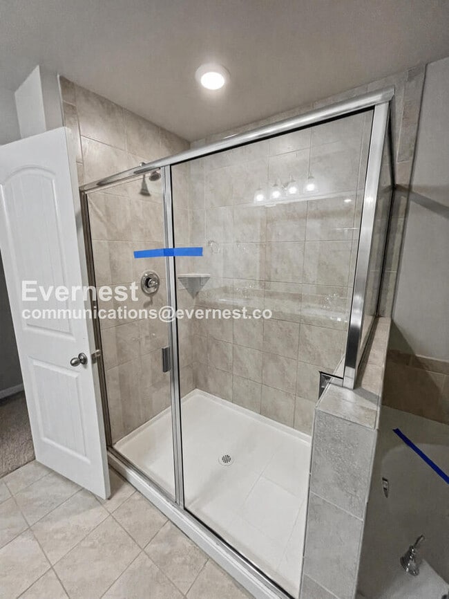 Building Photo - 3 Bed/2.5 Bath Townhome with Garage / Pet-Friendly / Available Now!