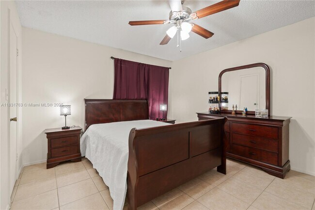 Building Photo - 2866 S University Dr