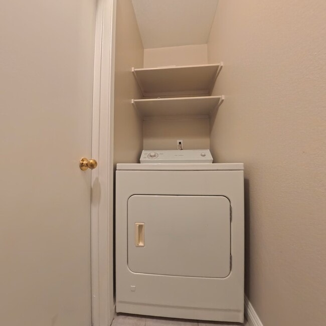 Building Photo - 1 Car Garage | Gated Community | 1st Floor Unit