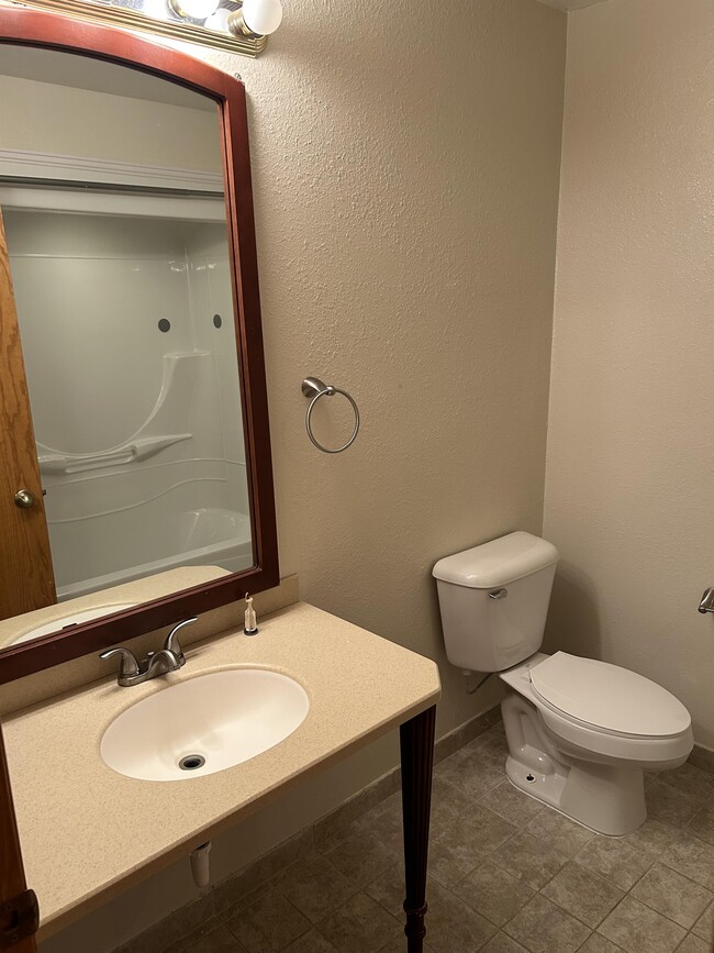 Building Photo - 3240 E Capitol Ave