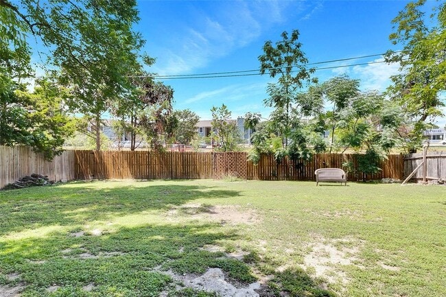 Building Photo - 908 Hermitage Dr