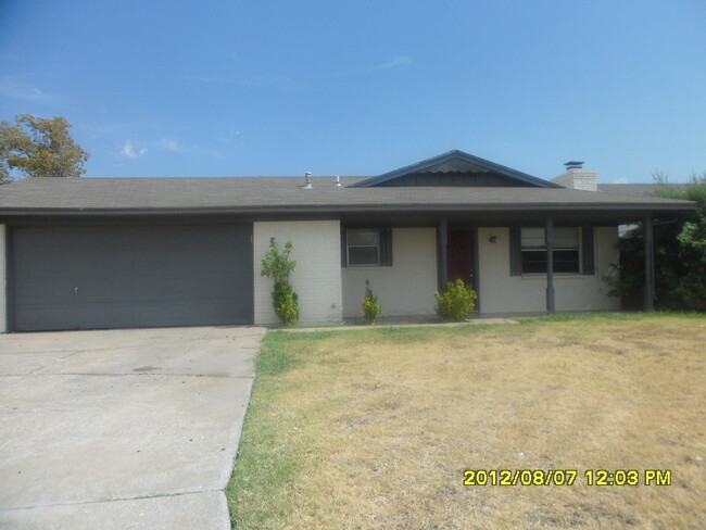 Primary Photo - Great Home on the Eastside of Lawton....