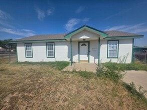 Building Photo - Your Awesome 3-Bed Home Awaits!