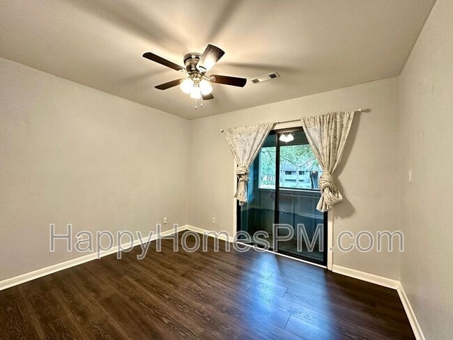Building Photo - 1208 Village Creek Ln