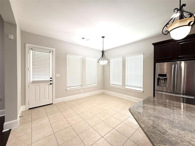 Building Photo - 5711 Stern Springs Ln