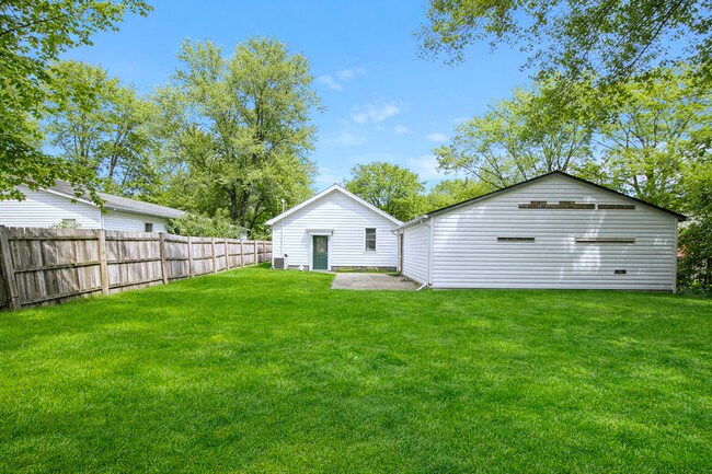 Building Photo - 3750 N Kercheval Dr