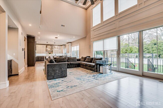 Building Photo - 3979 Park Ave