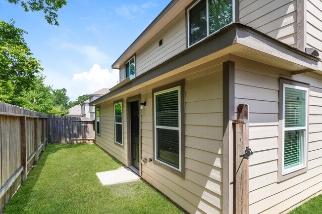 Building Photo - 325 Shelby Meadow Dr