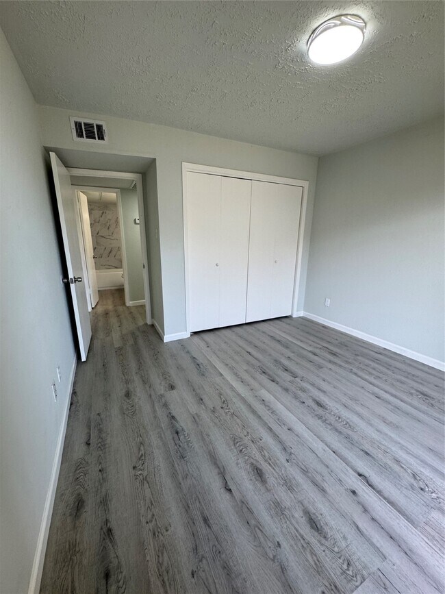 Building Photo - 10555 Turtlewood Ct