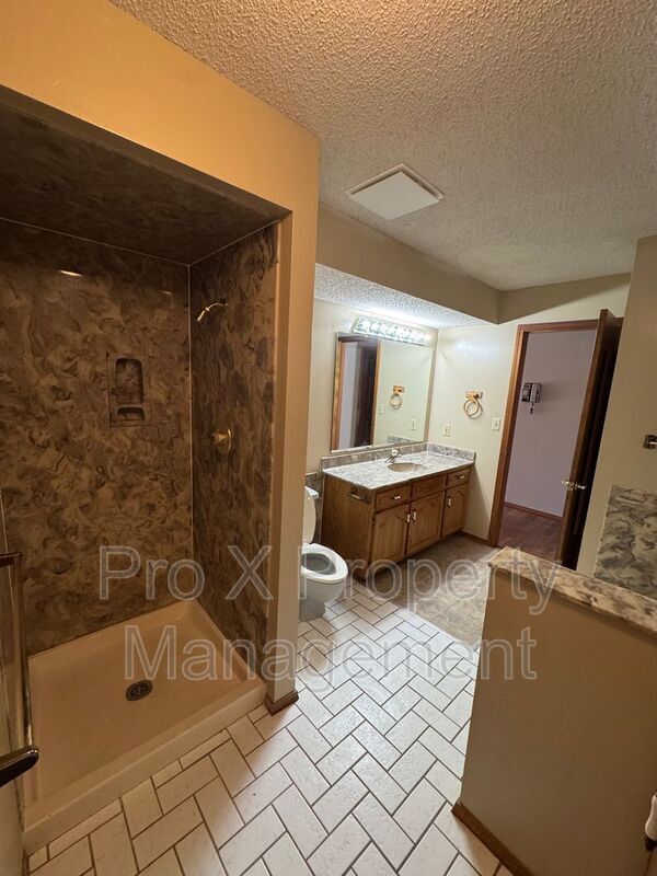 Building Photo - 510 E Elm St