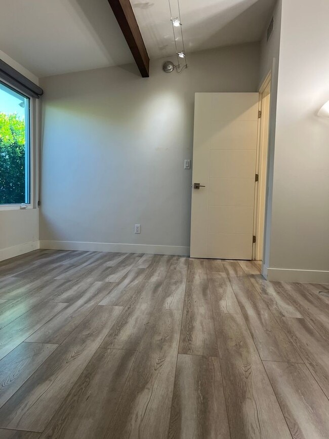 Building Photo - 2 Bedroom Modern Luxury, Valley Village