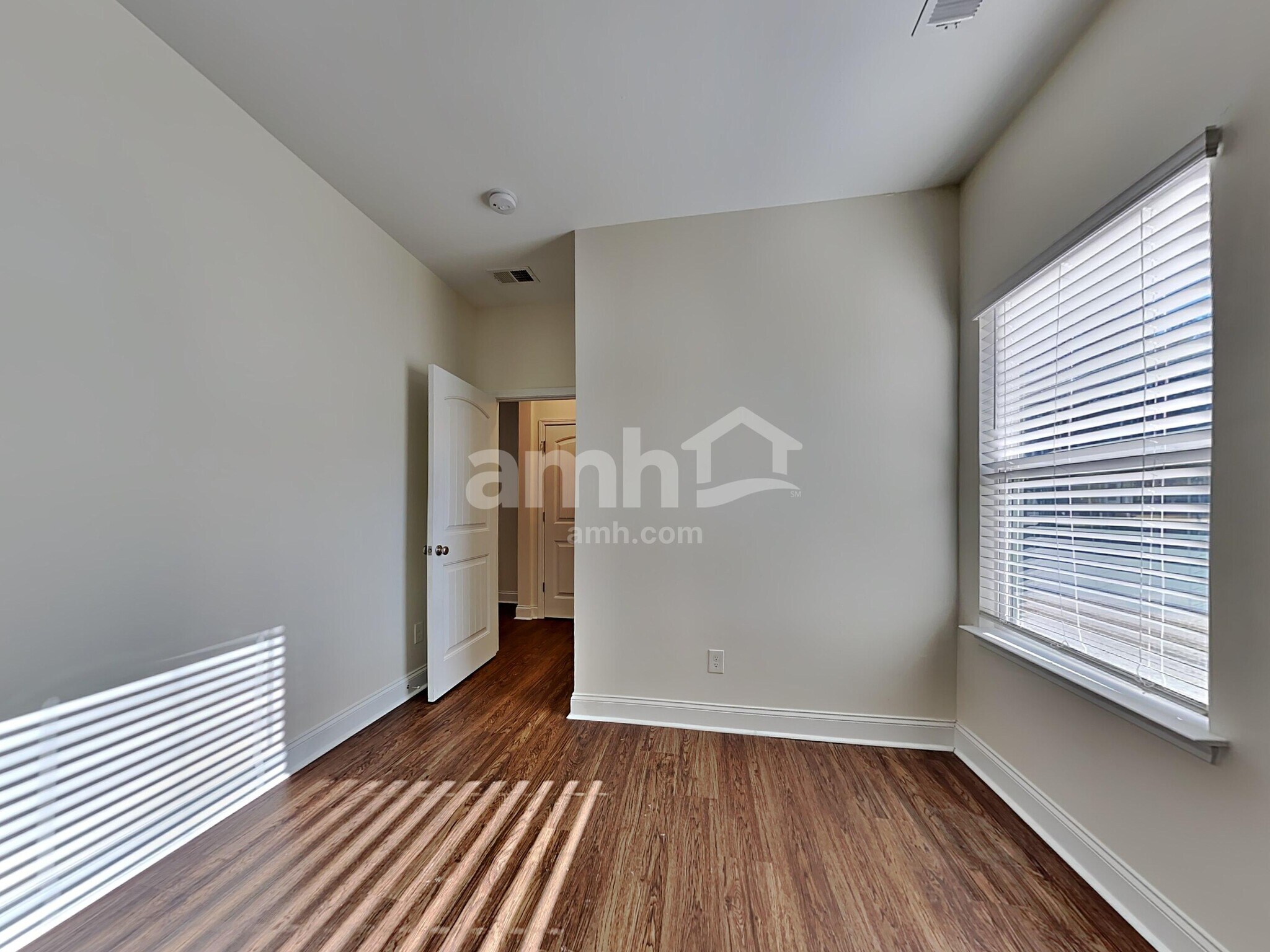 Building Photo - 104 Stagecoach Ln