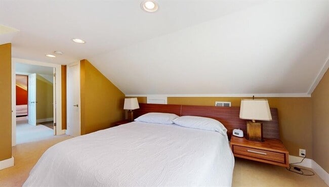 Building Photo - 830 Pine Tree Ln