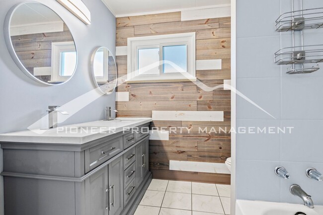 Building Photo - Updated 3-Bedroom Home with Solar, Worksho...