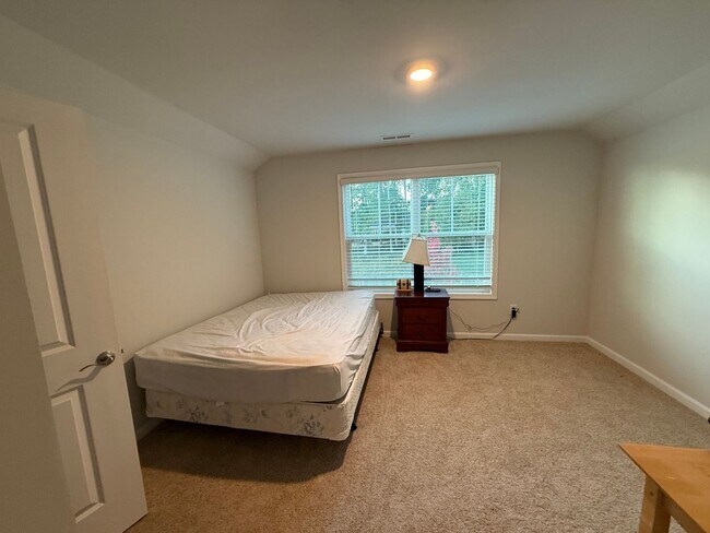 Building Photo - 3 Bedroom Single Family Home in Whitsett