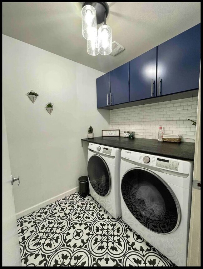 Building Photo - Boise Neighborhood New Construction 3-Story Home with All of the Amenities, Rooftop Patio, Fenced...