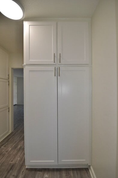 Building Photo - 12142 Burbank Blvd