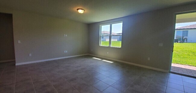 Building Photo - 4-Bedroom, 2.-Bathroom in Winter Haven ***MOVE-IN SPECIAL/50% OFF 2ND MONTH***