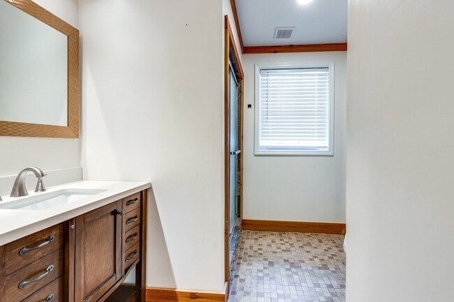 Building Photo - 1316 Rivermont Dr