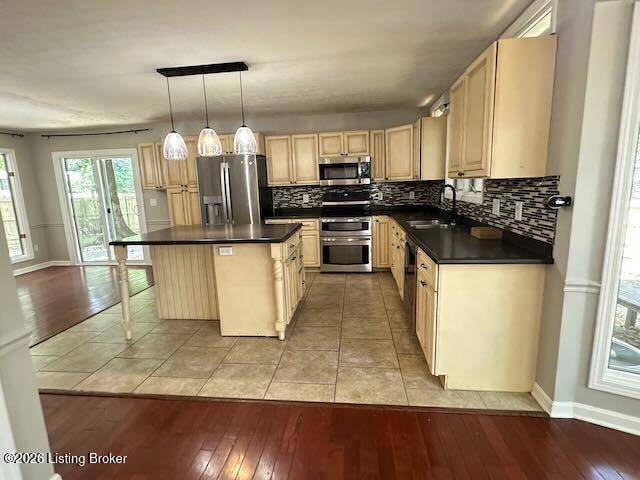Building Photo - 1807 Oriole Dr