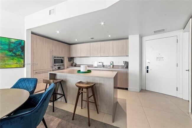 Building Photo - 4111 S Ocean Dr