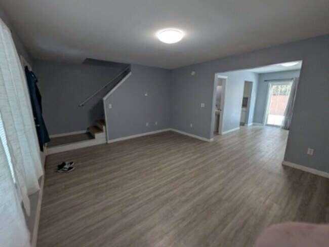 Building Photo - 364 Stillwater Ave