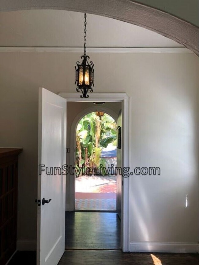 Building Photo - Charming Mediterranean Circa 1937 House