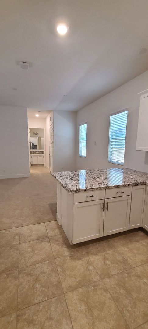 Building Photo - Stylish Private ADU with Garage, In-Unit Laundry & Good Location.
