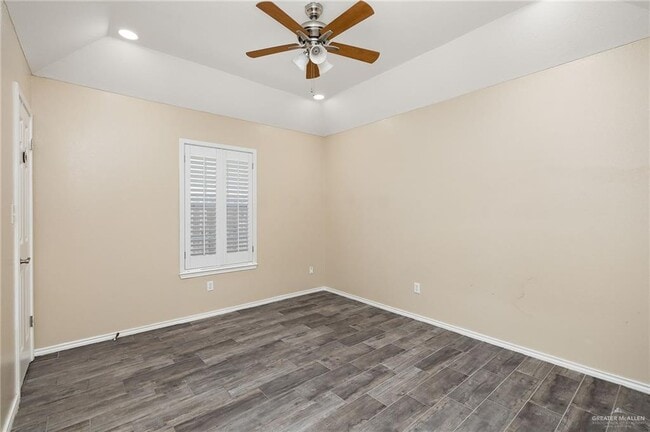 Building Photo - 19 Wisteria Ave