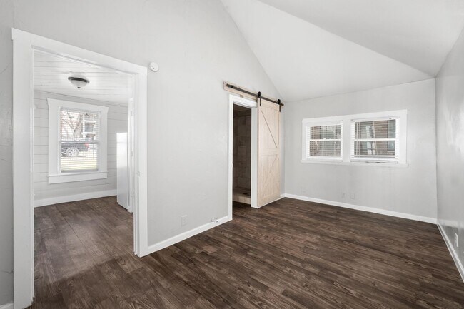 Building Photo - 903 Shoal Cliff Ct