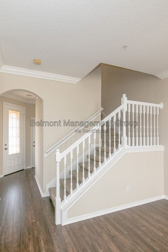 Building Photo - 9426 Silver Buttonwood St