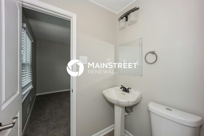Building Photo - 3 Bedroom Pet-Friendly Home in College Park, GA with Main Street Renewal