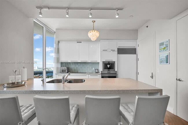 Building Photo - 15901 Collins Ave