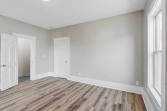Building Photo - 834 Worthington St