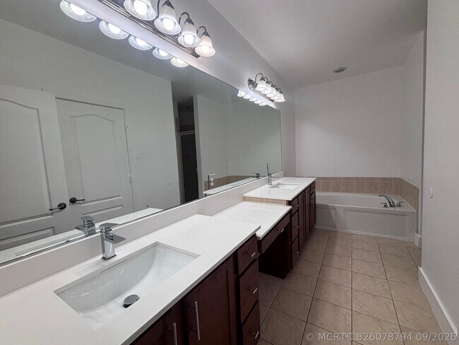 Building Photo - 3930 Sabal Way