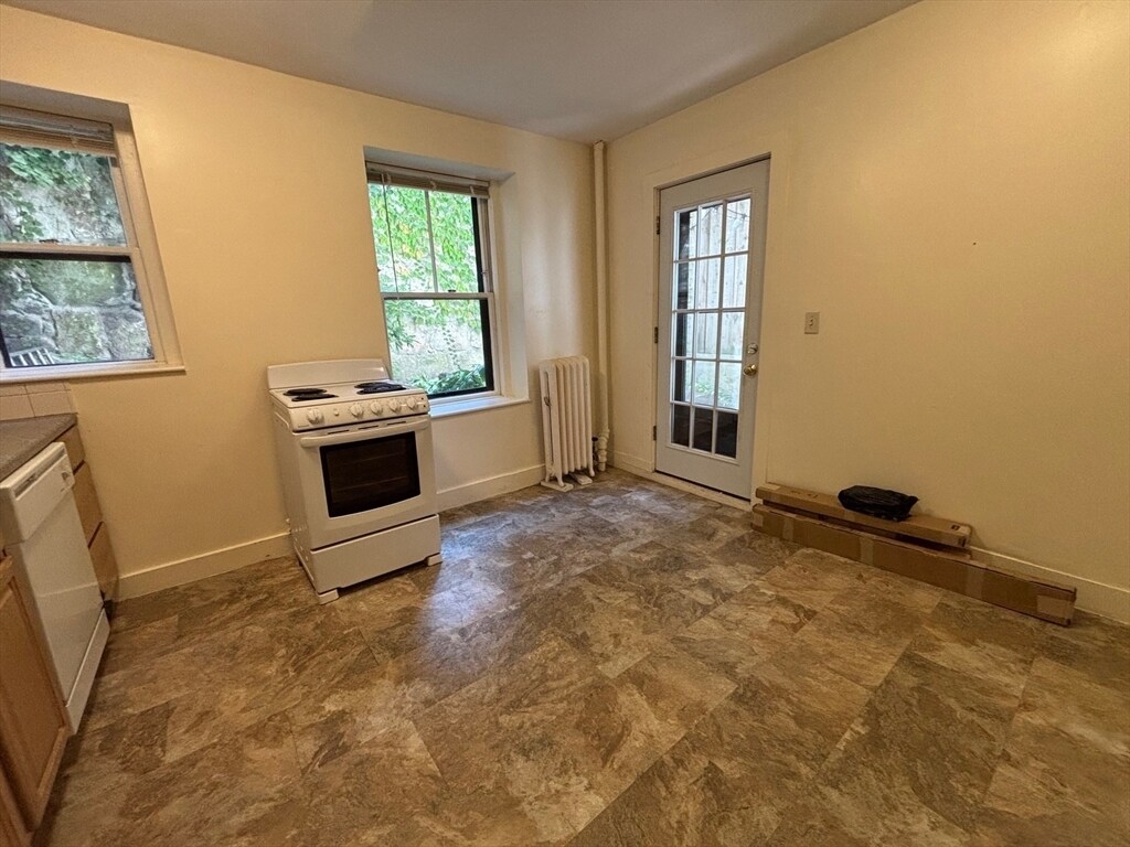 Building Photo - 68 Myrtle St