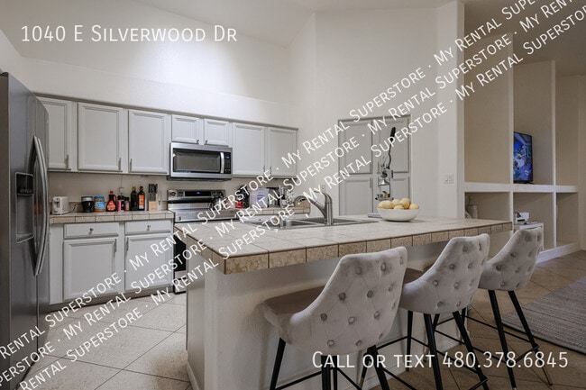 Building Photo - 1040 E Silverwood Dr