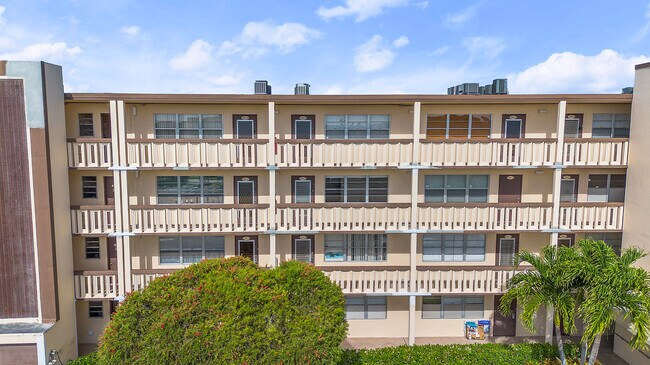Building Photo - 3013 Wolverton E