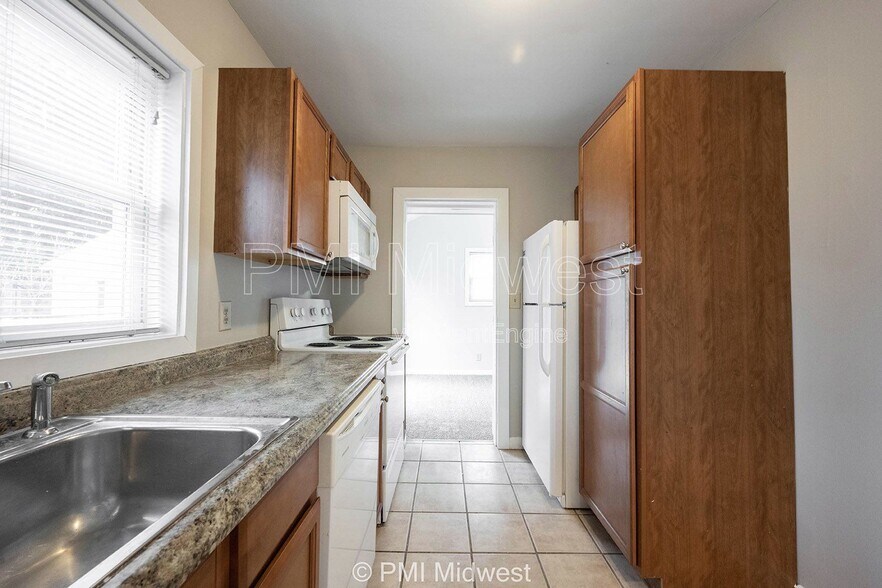 Building Photo - 1829 E 49th St