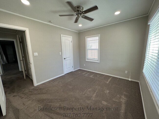 Building Photo - 409 N Washington St